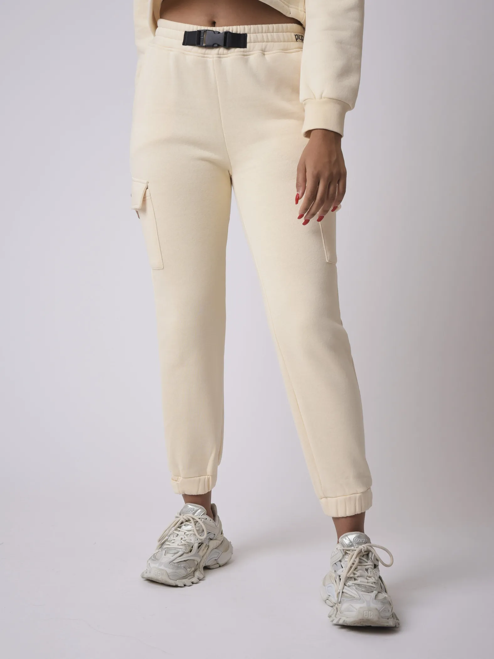 Basic sweatpants with gothic logo.